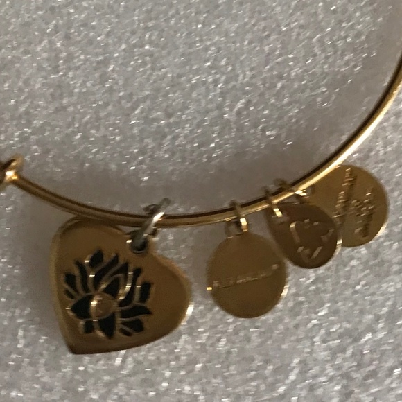 Alex and Ani Expandable Wire Bracelet Lotus Peace Petals - Picture 8 of 8